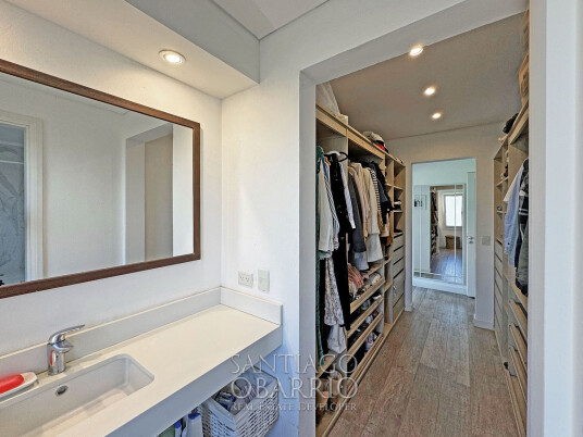 Casa en venta en Everlinks de Lujan, vista vestidor