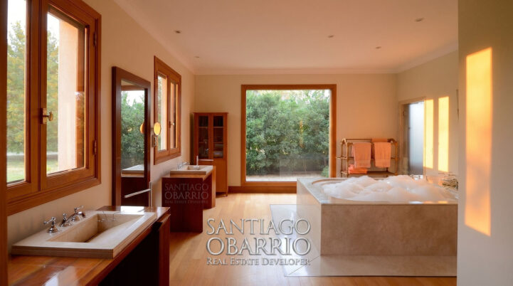 Casa en venta El Argentino Farm Club Luján — Baño principal